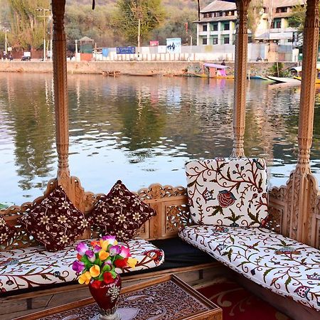 Готель White House Group Of Houseboats Срінагар Екстер'єр фото