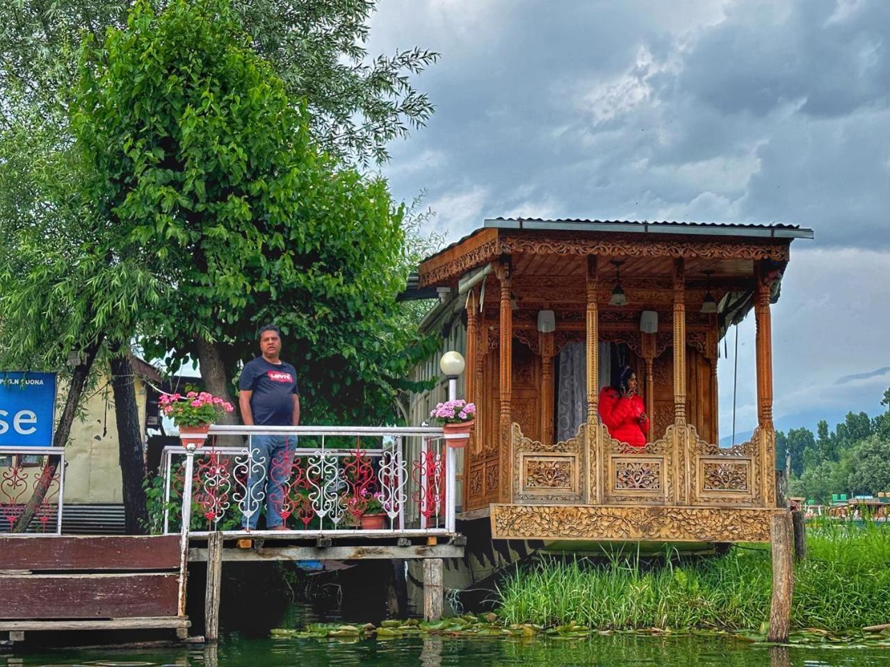 Готель White House Group Of Houseboats Срінагар Екстер'єр фото