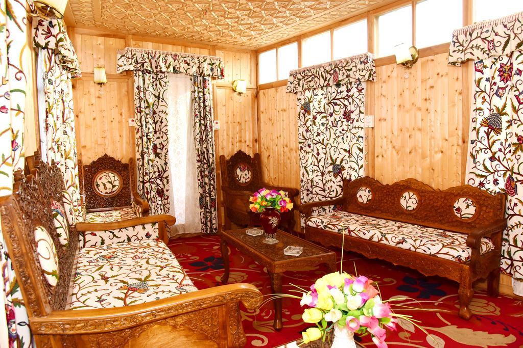 Готель White House Group Of Houseboats Срінагар Екстер'єр фото