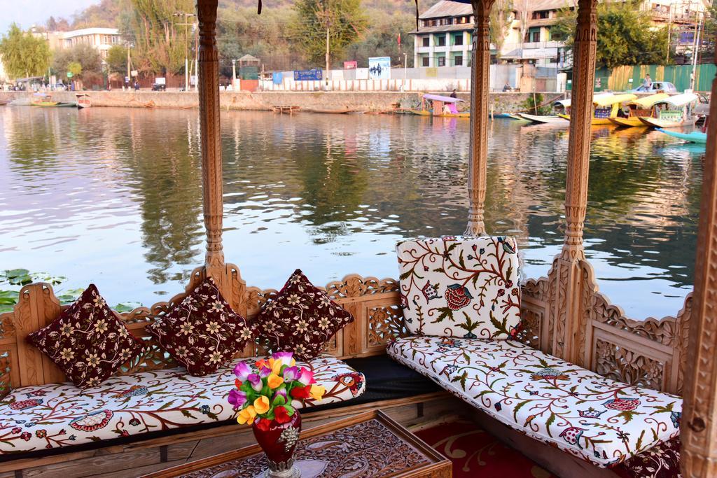 Готель White House Group Of Houseboats Срінагар Екстер'єр фото