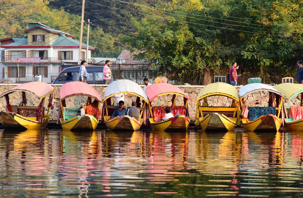 Готель White House Group Of Houseboats Срінагар Екстер'єр фото