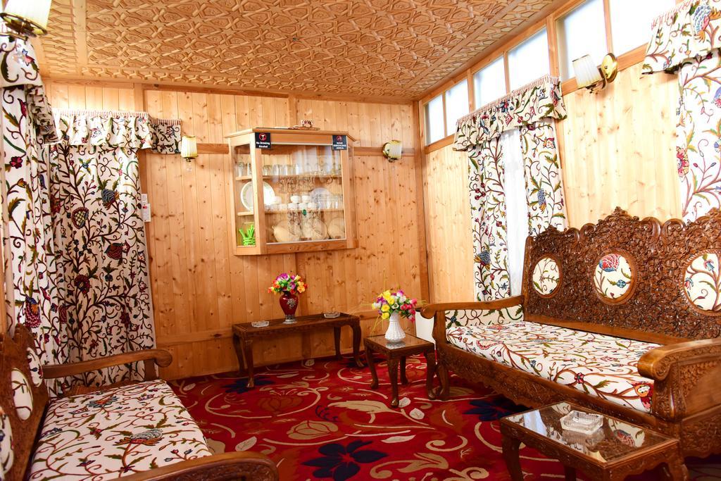 Готель White House Group Of Houseboats Срінагар Екстер'єр фото